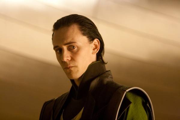 Geek insider top 5 hottest villains of all time 6 Thor-movie-image-tom-hiddleston-glare-01-600x400