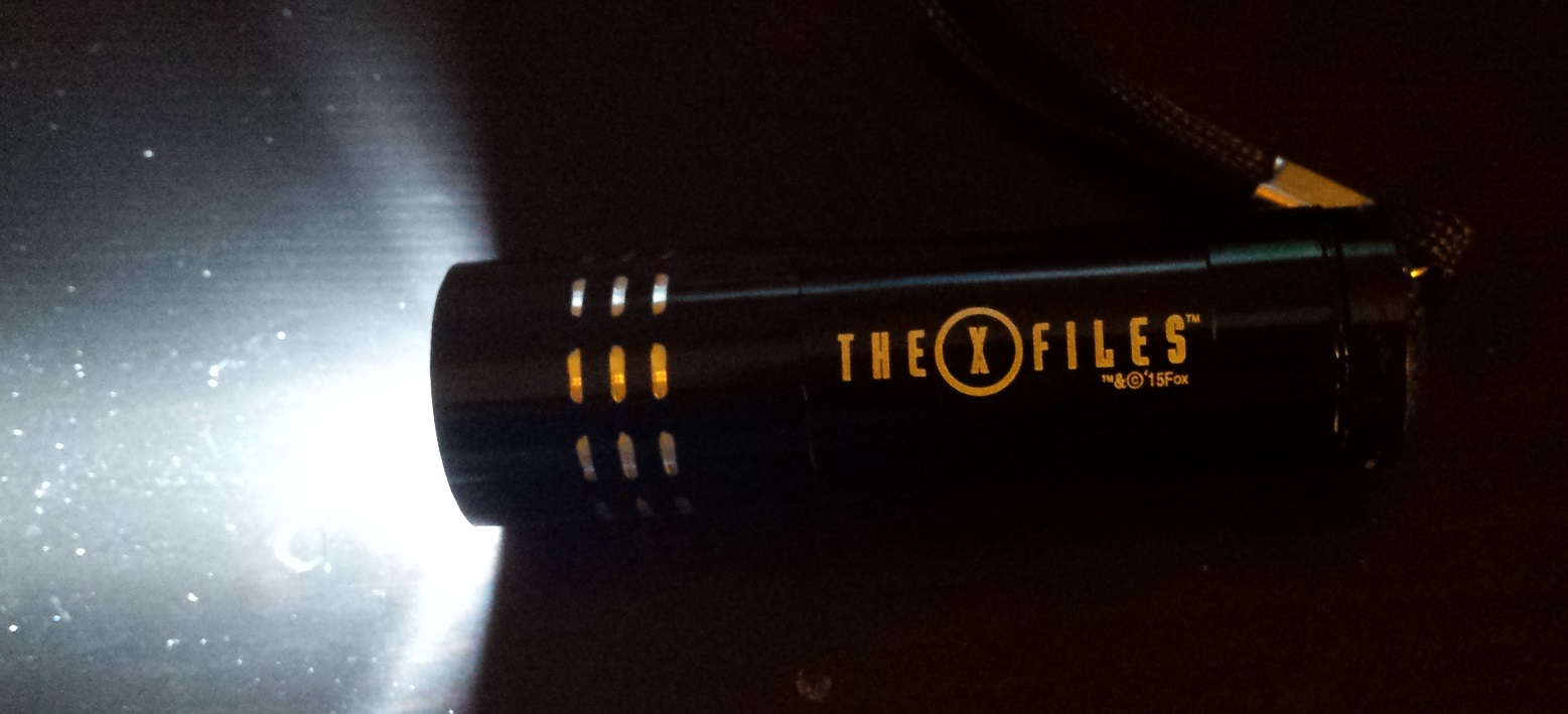 X files flashlight, loot crate january 2016, loot crate unboxing, the fifth element, x files, invasion