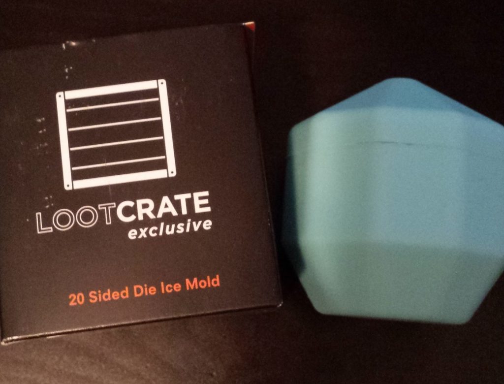 Cude and box, april loot crate, d&d, loot crate unboxing, april's loot crate 2016, quest