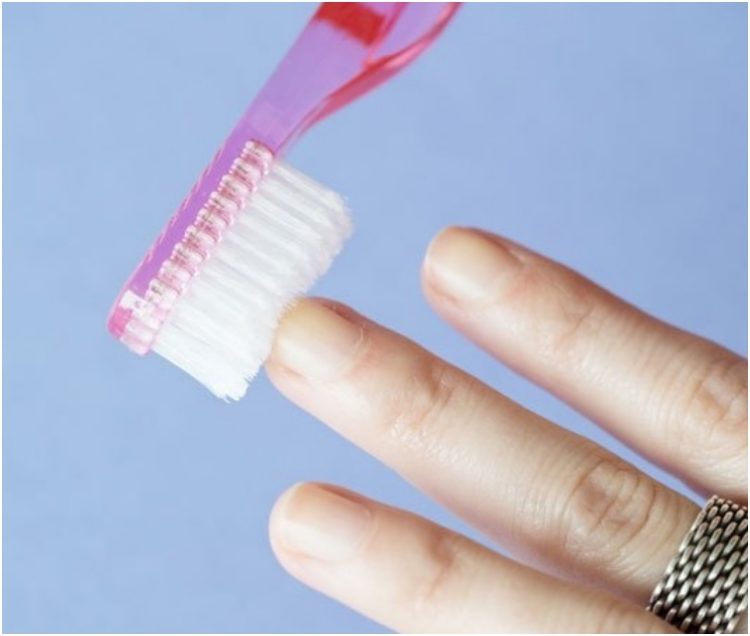 Clean dirty finger nails with this toothbrush beauty hack