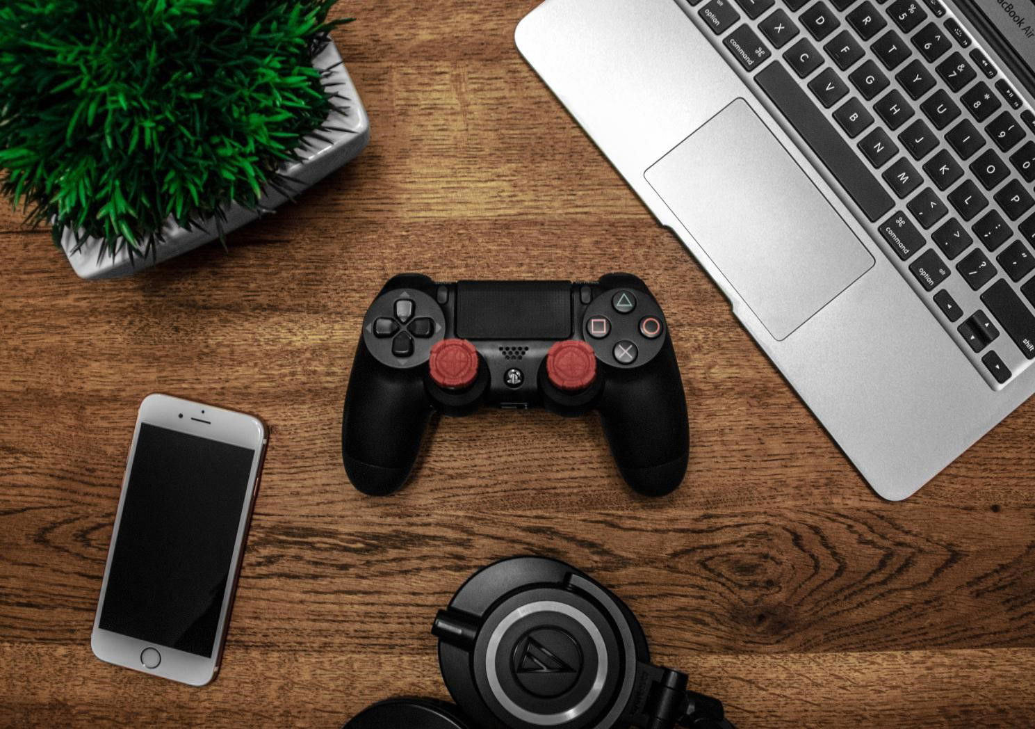 Geek insider, geekinsider, geekinsider. Com,, the best gadgets for college students for easy studying, productivity