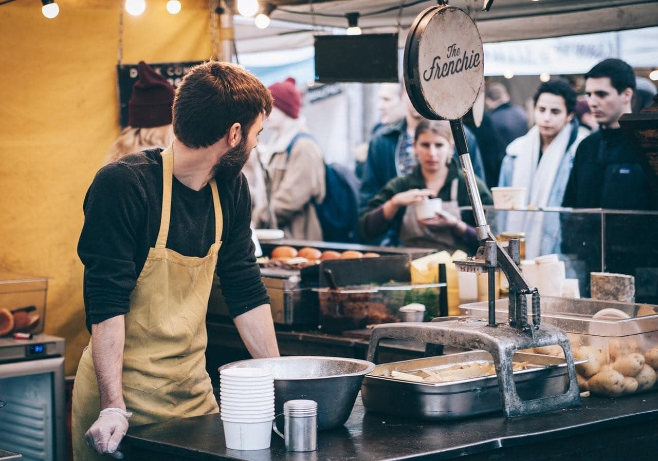 Can scheduling software help restaurants close the buddy punching pay gap?