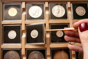 Geek insider, geekinsider, geekinsider. Com,, 3 tips on buying your favorite chibi coins, explainers