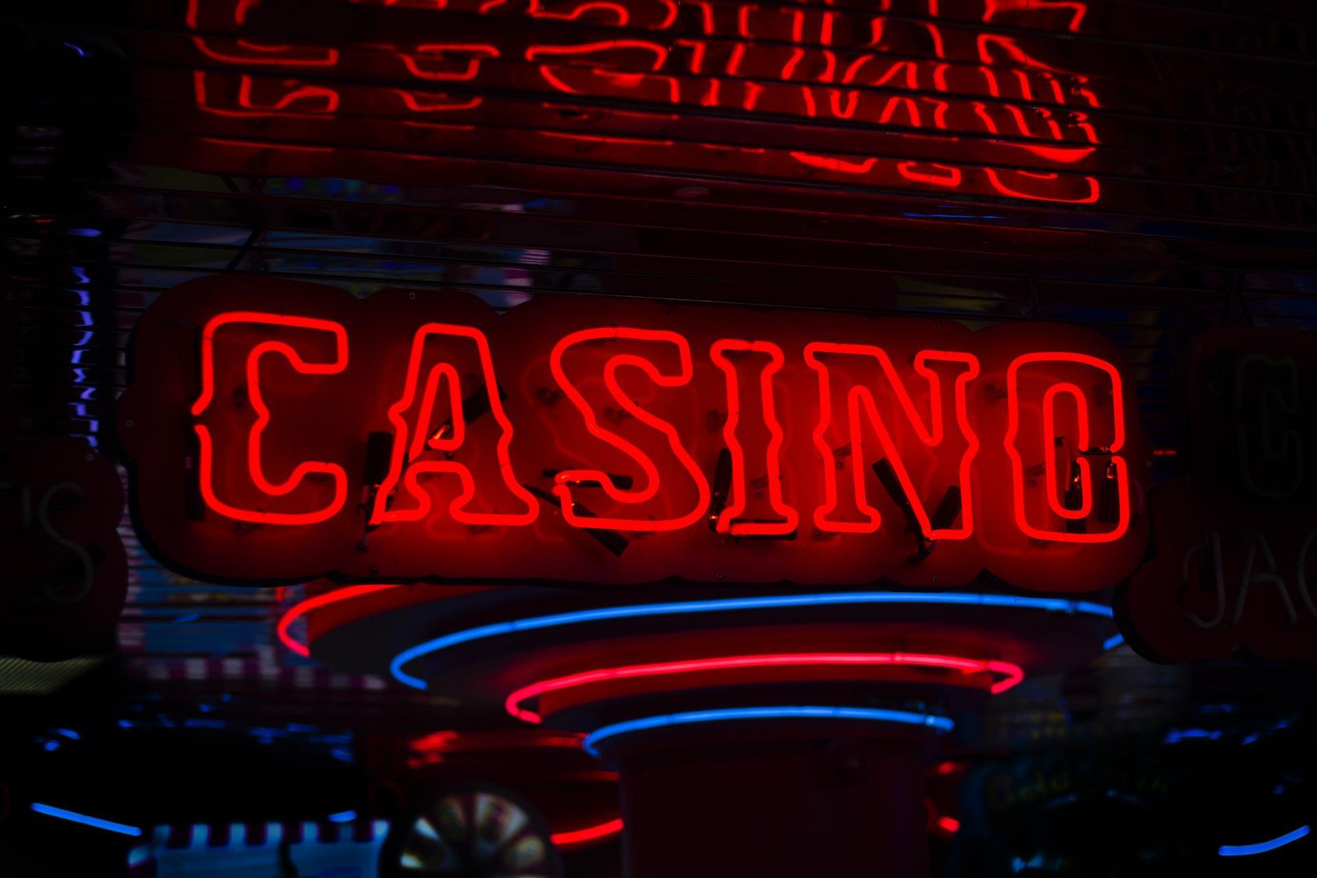 Geek insider, geekinsider, geekinsider. Com,, accepting the digital era: 4 factors contributing to the rise of online casinos, entertainment