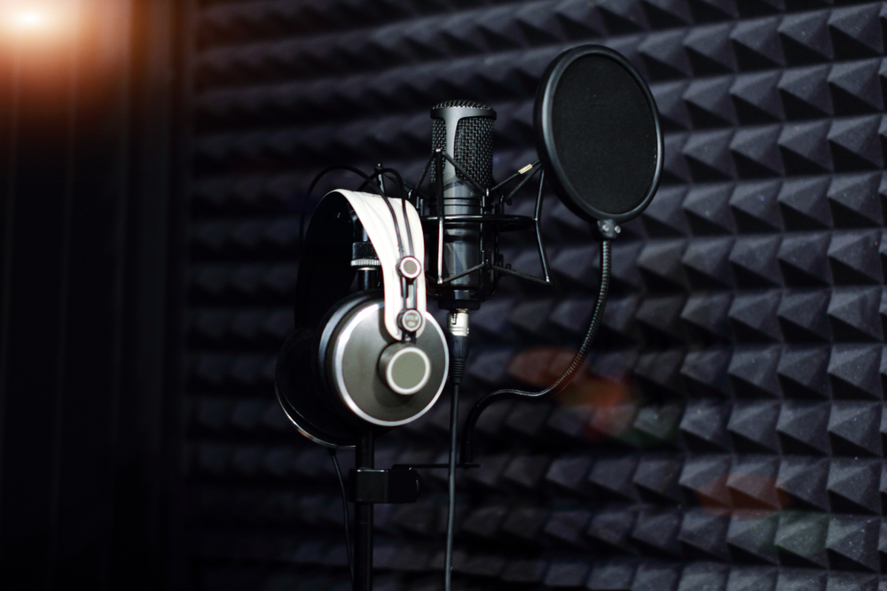 Geek insider, geekinsider, geekinsider. Com,, what type of studio headphones do rappers and producers use? , entertainment