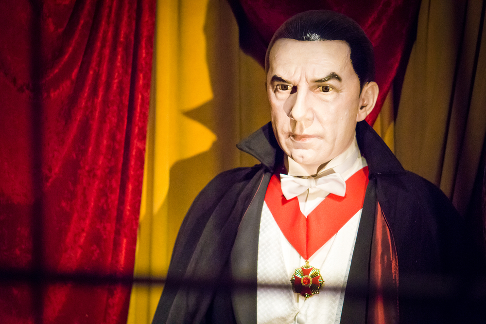Geek insider, geekinsider, geekinsider. Com,, in theaters today - nick cage as dracula? He has some big shoes to fill! , entertainment