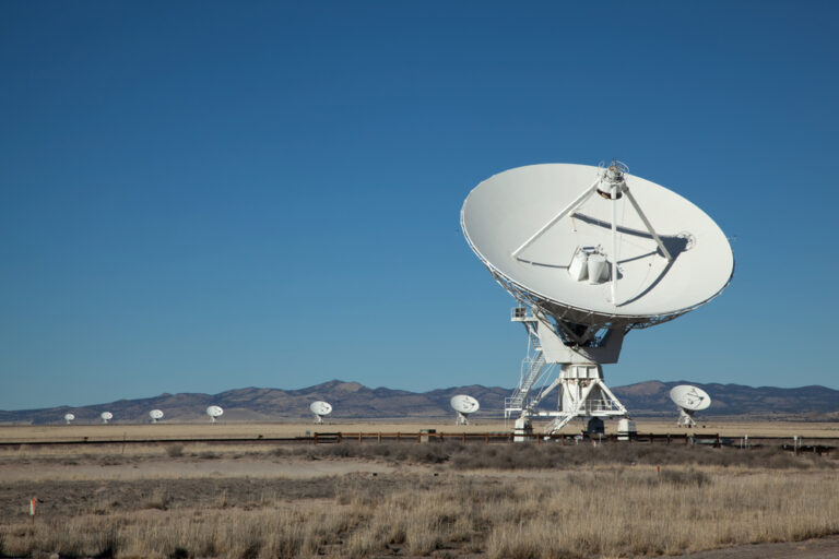 Unraveling the mysteries of the cosmos: a fresh take on fast radio bursts 