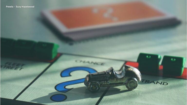8 tips to win at monopoly during family game night