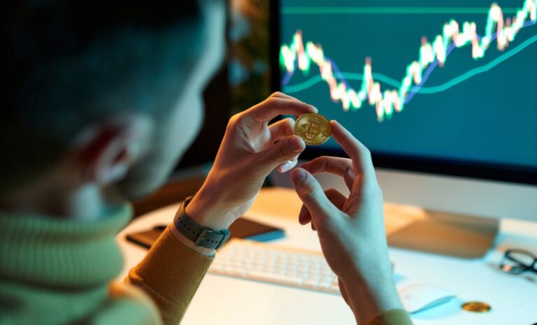 Navigating volatility: strategies for investing in bitcoin
