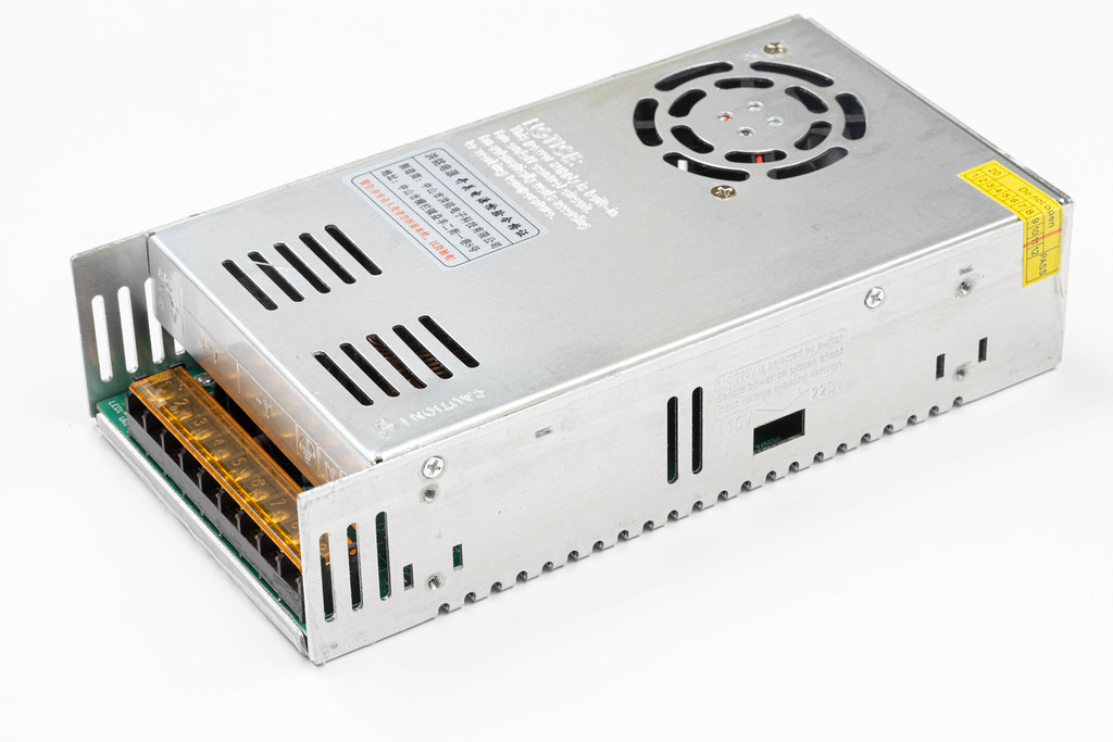 Geek insider, geekinsider, geekinsider. Com,, what is the difference between ac and dc power supplies? , explainers