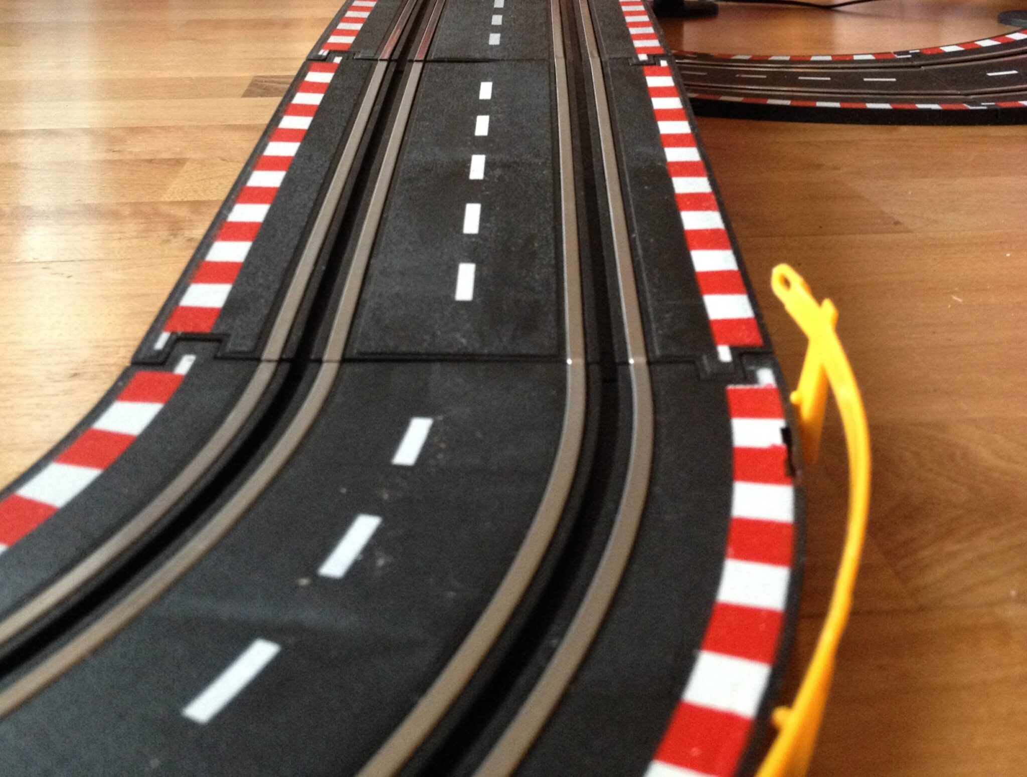 Carrera unveils “carrera hybrid” at ces – the latest innovation in slot car racing