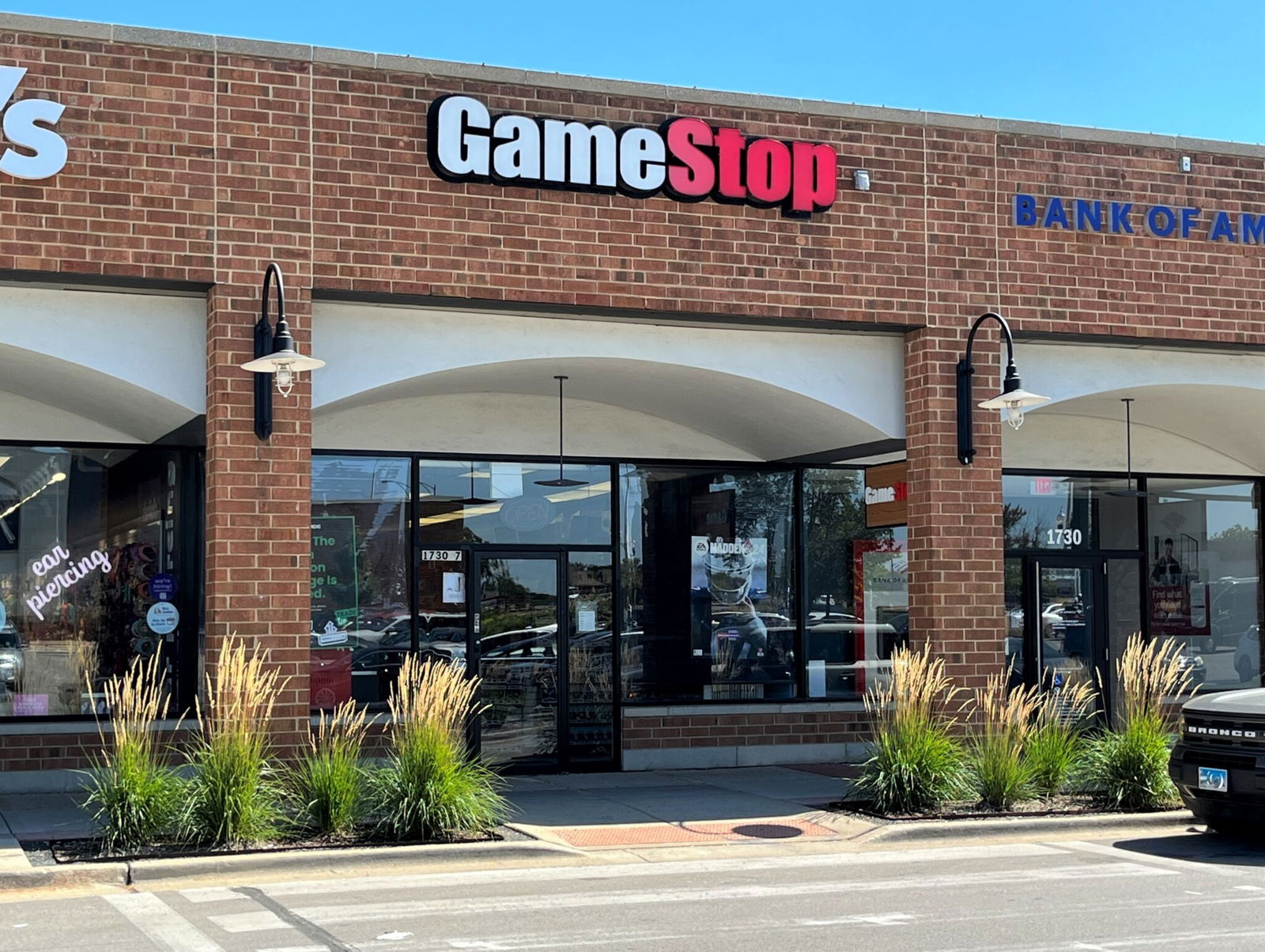Geek insider, geekinsider, geekinsider. Com,, eb games returns: canadian gaming icon stages comeback as local entrepreneur reclaims brand, business