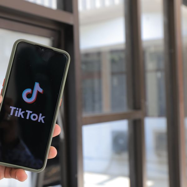 How a tiktok downloader actually works: watermarks, file quality, and staying safe